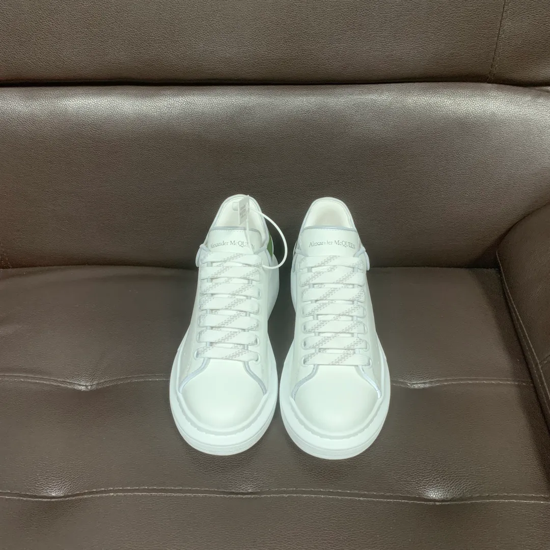 👟👟Ex-factory price 560👟👟 Professional McQueen factory. Top version. Couple style👫 Alexander McQUEEN high version has been upgraded to the highest quality again✅ 💪McQueen Spring, Summer, Autumn and Winter Top version Purchasing level✅ Recruiting national online and offline agents to join🤝 🏆Fabric: Italian imported leather, high texture, water-resistant and does not discolor, 🏆Inner: ️Grade A water-dyed sheepskin imported from Italy is dirt-resistant, sweat-absorbent, breathable and comfortable... The heel is embossed with high temperature convex and concave. 🏆 Foot pads: top-grade Italian super-soft cowhide leather 🏆 Outsole: PU original green transparent counter 1:1 🏆 Shoe box: original beige box. Plus white flip cover and double layer protection. Cloth bag, handbag. Certificate of 1:1 mold opening 4-piece set. Delivered with a pair of shoelaces. 🖕🏿🖕🏿🖕🏿You can choose any pair of shoelaces in any color of our factory. 🏆Code number: female 34-41. male 38-46. 🏆Special remarks (female size 34.40.41, male size 38.45.46 are customized and cannot be returned or exchanged) Please note when placing an order in Niuli! Win-win cooperation🤝